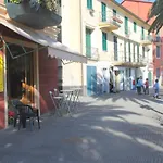 Beachfront, Seaview And Terrace - Portofino Gulf Apartament San Michele di Pagana