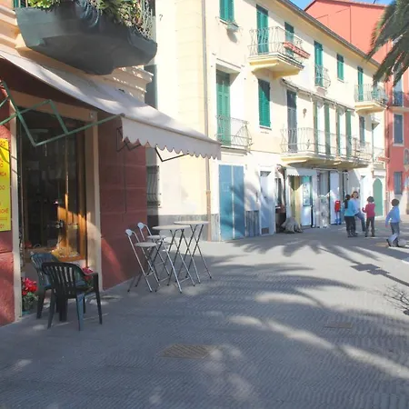 Beachfront, Seaview And Terrace - Portofino Gulf Apartment San Michele di Pagana